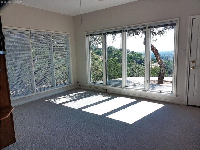 Building Photo - 525 Northwood Hills Dr