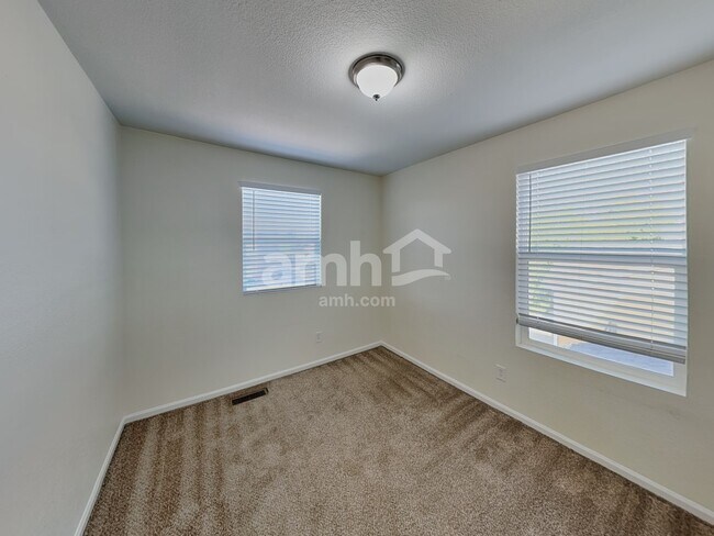 Building Photo - 861 Stagecoach Dr