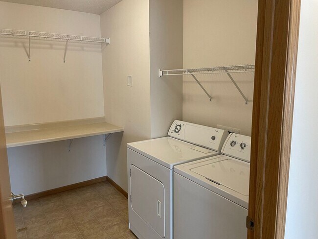 Building Photo - 2 Bedroom 2 Bath - South Fargo - July 1st