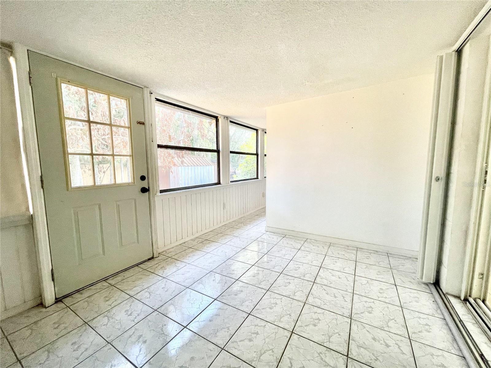 Building Photo - 9816 River Crest Ct
