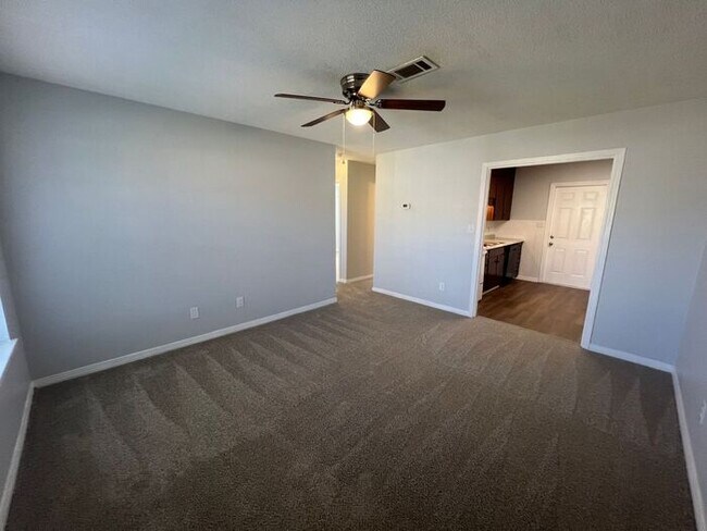Building Photo - Pensacola - 2 Bedroom, 1 Bathroom - lawn care included
