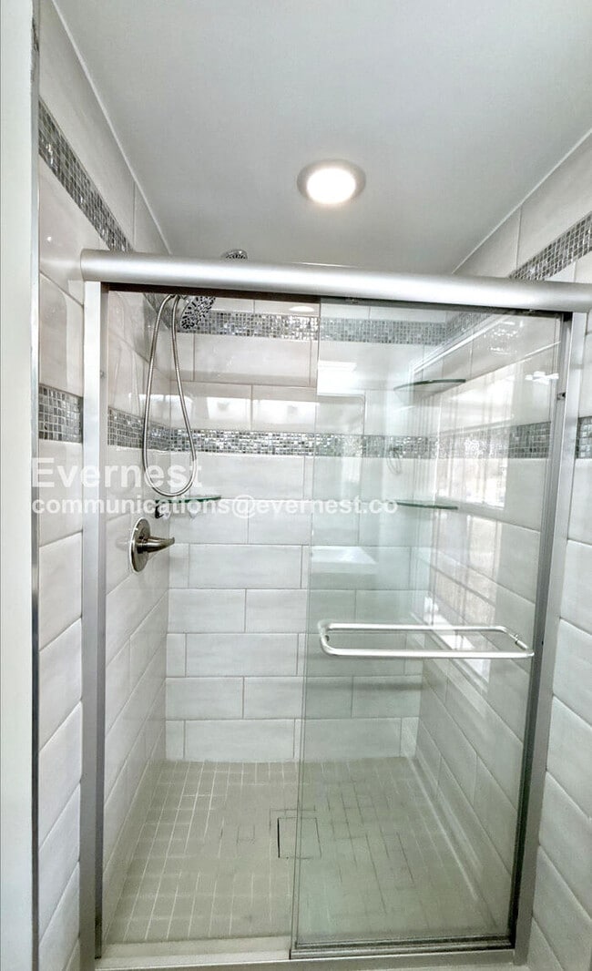 Building Photo - 616 Eastmoor Blvd