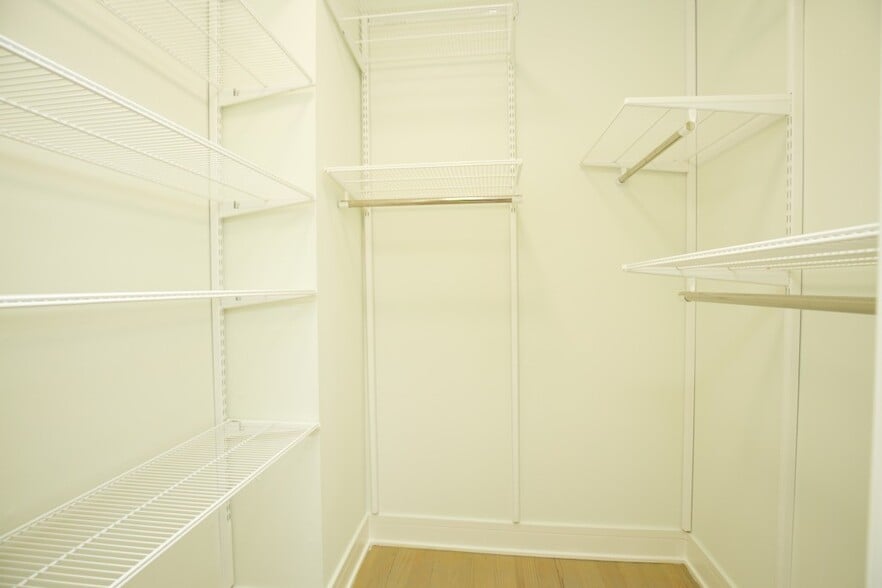 Building Photo - 843 W Grace St