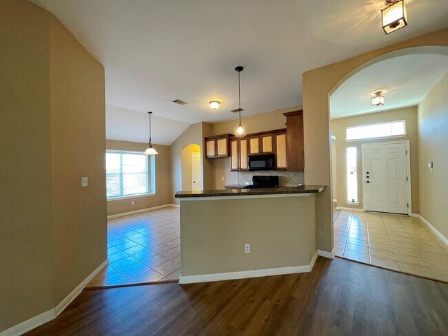 Building Photo - 145 Amber Ash Dr