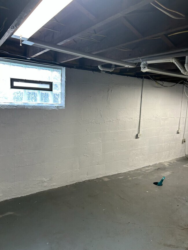 Building Photo - 1610 Pettibone Ave