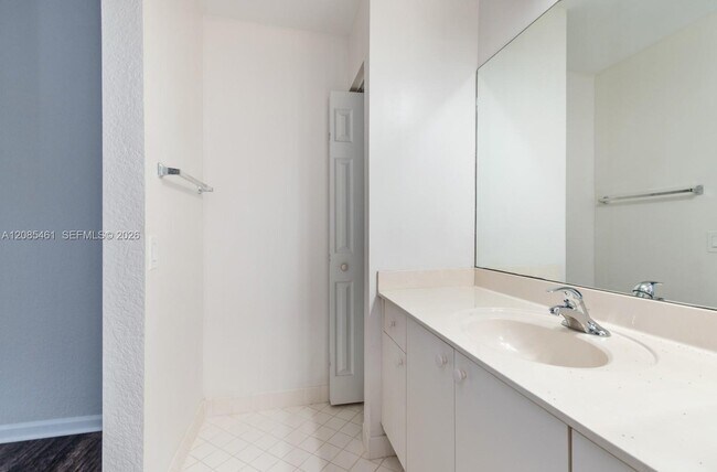 Building Photo - 1211 Golden Cane Dr