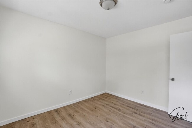 Building Photo - $1600 3 bedroom ranch