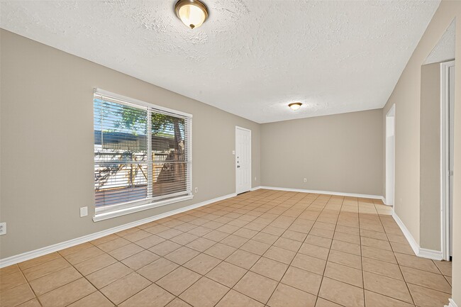 Building Photo - 9022 Wilcrest Dr