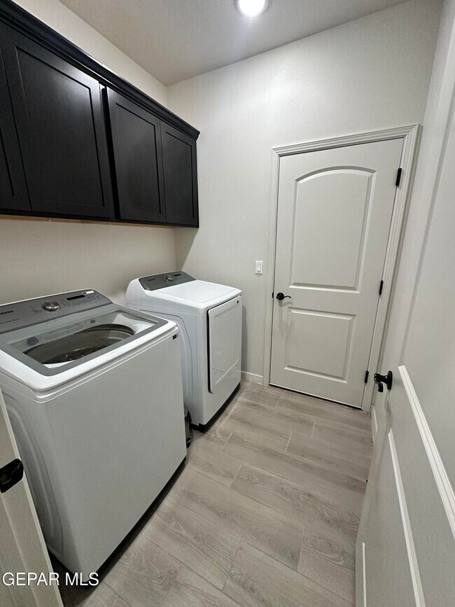 Building Photo - 10729 Deion Sanders Dr