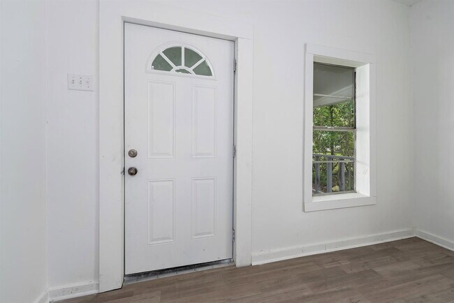 Building Photo - 3230 Arlington Ave