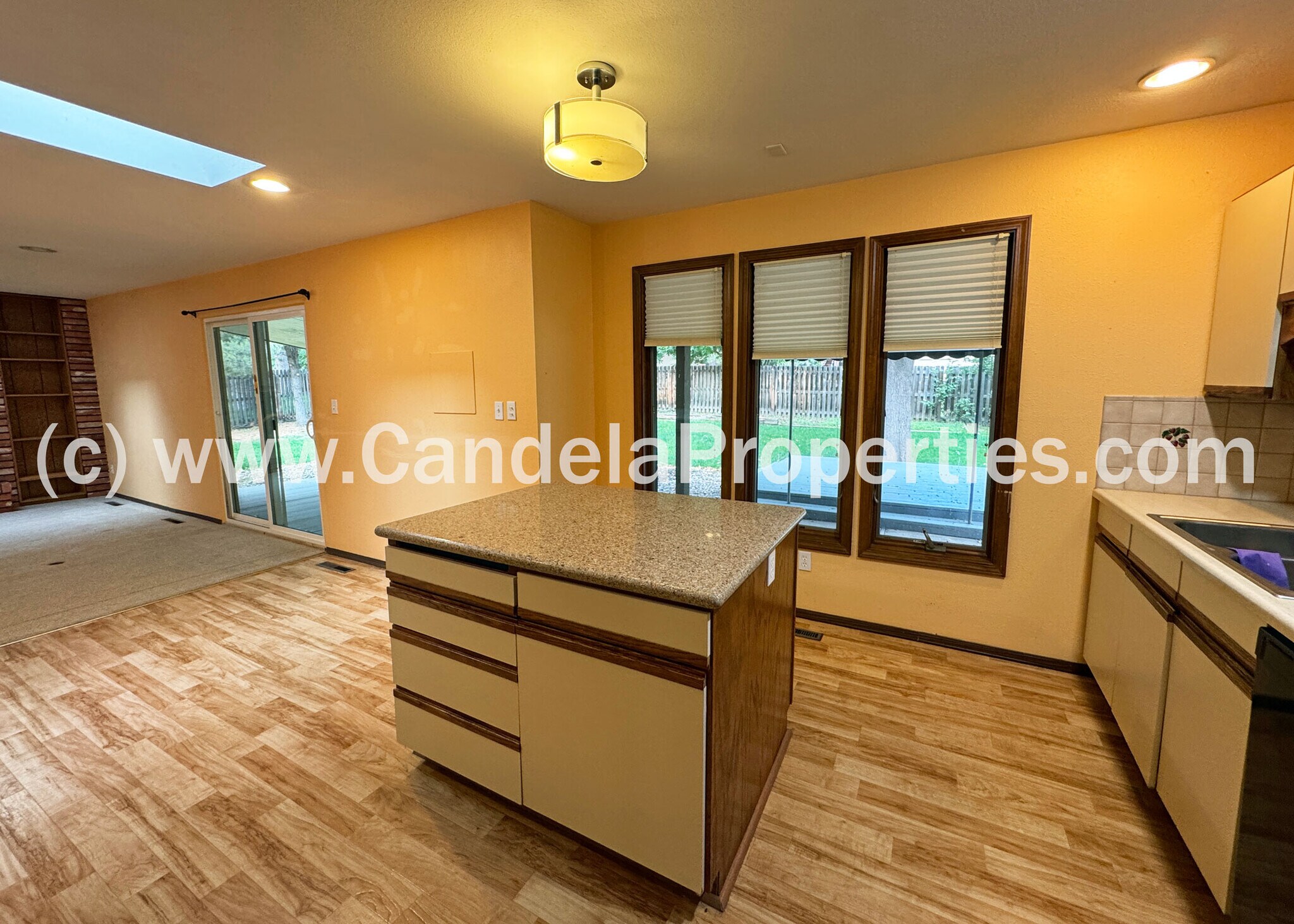 Building Photo - 2970 Shoreham Cir