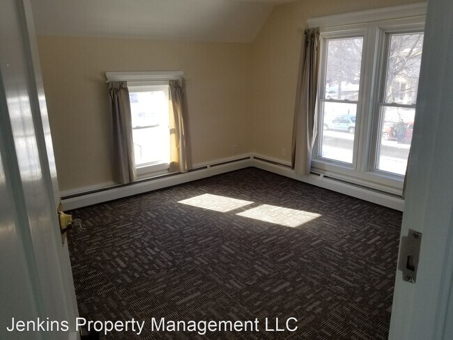 Building Photo - 5 br, 3 bath House - 122 S 4th St