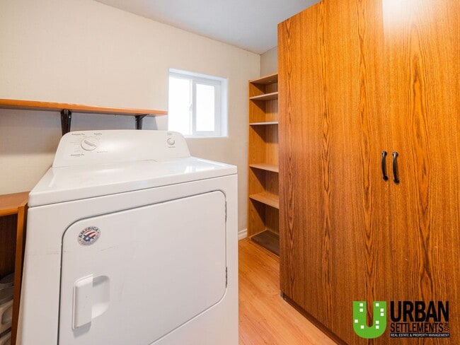 Building Photo - Midtown Coeur d’Alene Gem – Vaulted Ceilings, Large Yard & Prime Location!