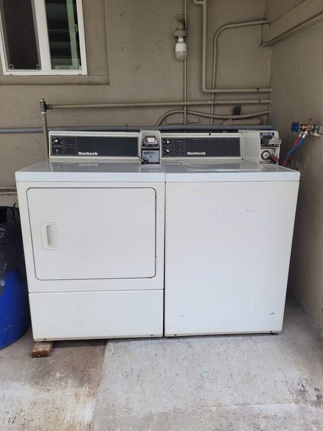 Building Photo - 454 Kuamo'o St