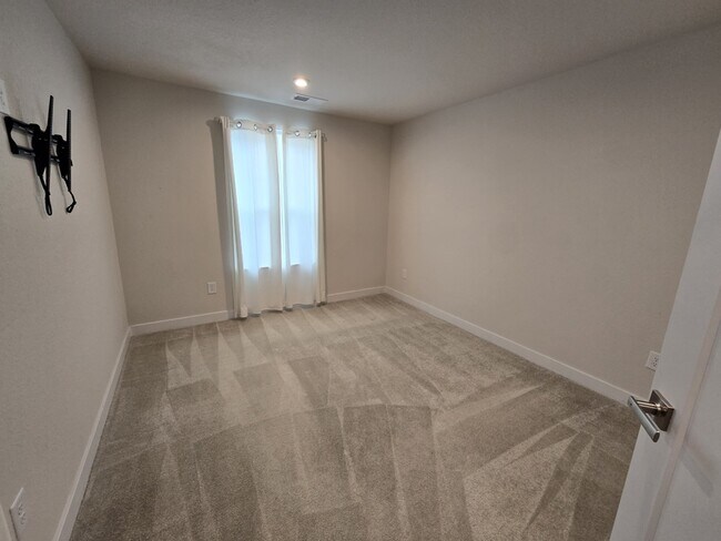 Building Photo - 1609 Whistling Rd