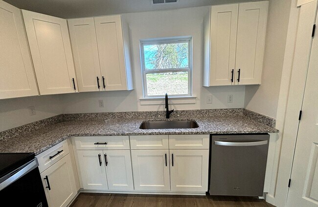 Building Photo - 12 Catawba Ave