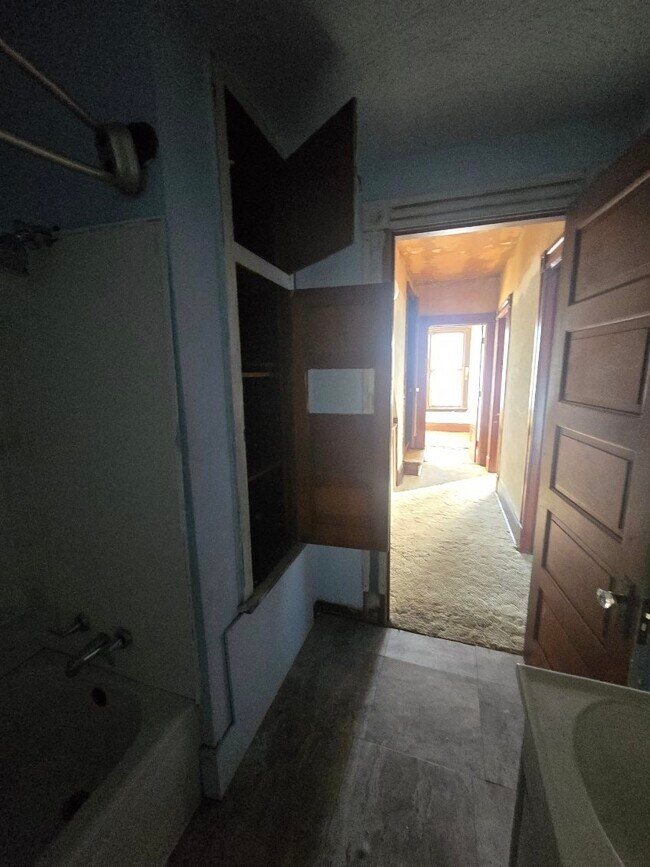 Building Photo - 17 7th St