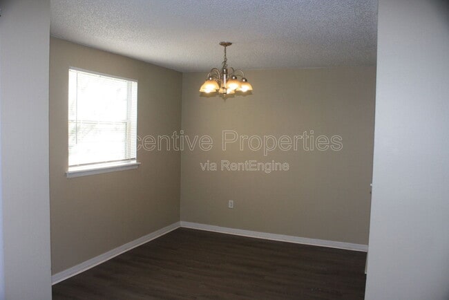 Building Photo - 4177 Versailles Dr