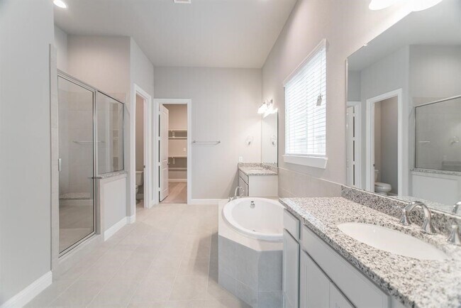 Building Photo - 2344 Goldenglade Dr