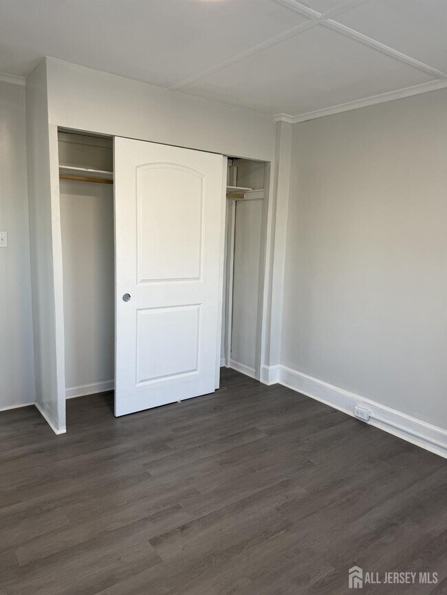 Building Photo - 332 N 4th Ave