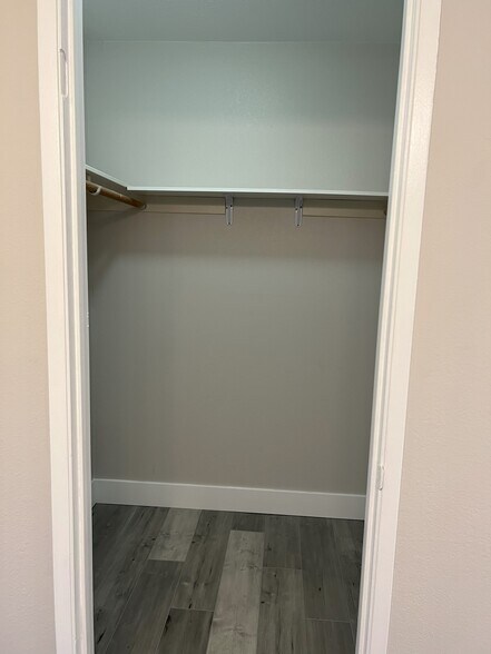 Walk-in Closet in Master Bedroom - 5181 Oxbow Ct