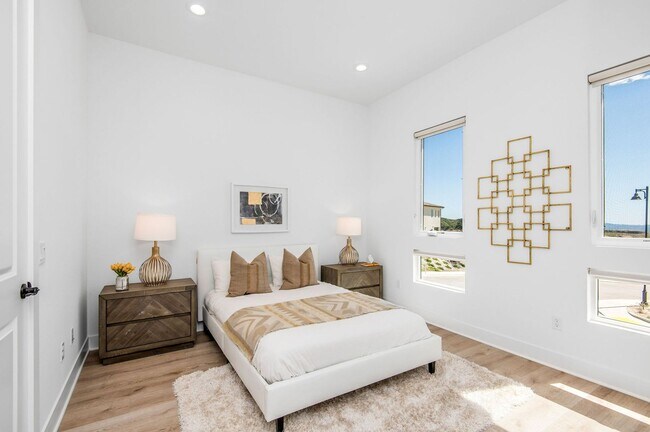 Building Photo - Fantastic 5 bed 4.5 bath with Pool in Porter Ranch !