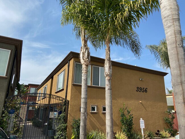 Building Photo - Beautiful upscale top floor 1 bedroom & 1 bath open concept condo - bright end unit with one rese...