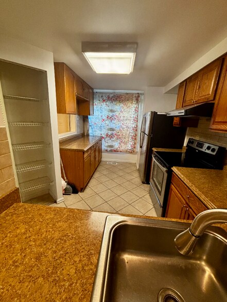 Building Photo - 5 Hawk Run Ct