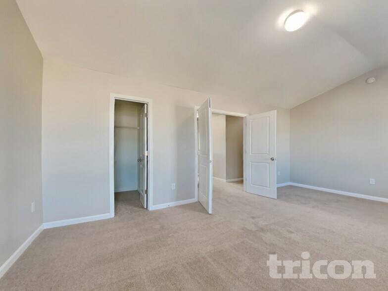 Building Photo - 42 Folkstone Ct