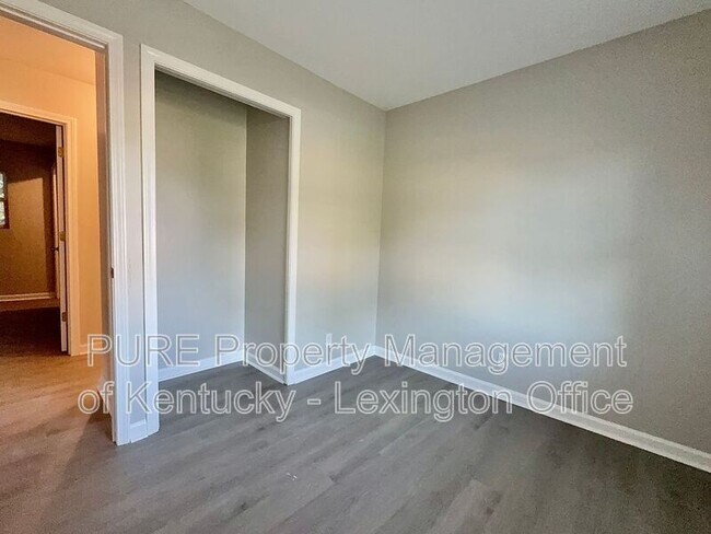 Building Photo - 2408 Shandon Dr