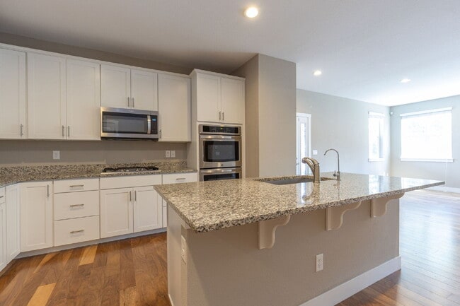 Building Photo - 6bd/4.5 bath home in Southwest Longmont!