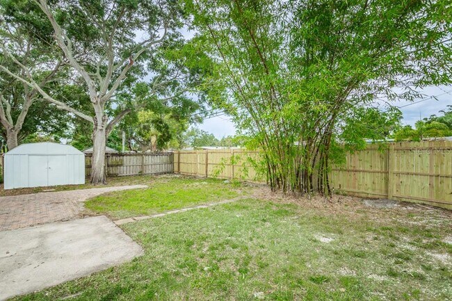 Building Photo - 7601 32nd Ave N