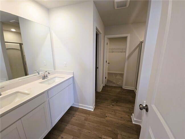 Building Photo - 5539 Rosehall Pl
