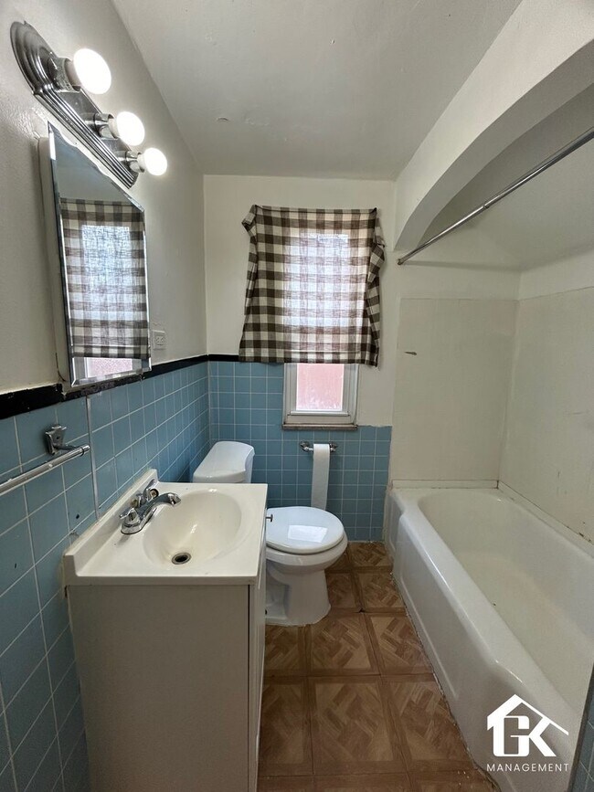 Building Photo - 3 Bed 1 Bath Eastside Home Available - Near St John Moross!