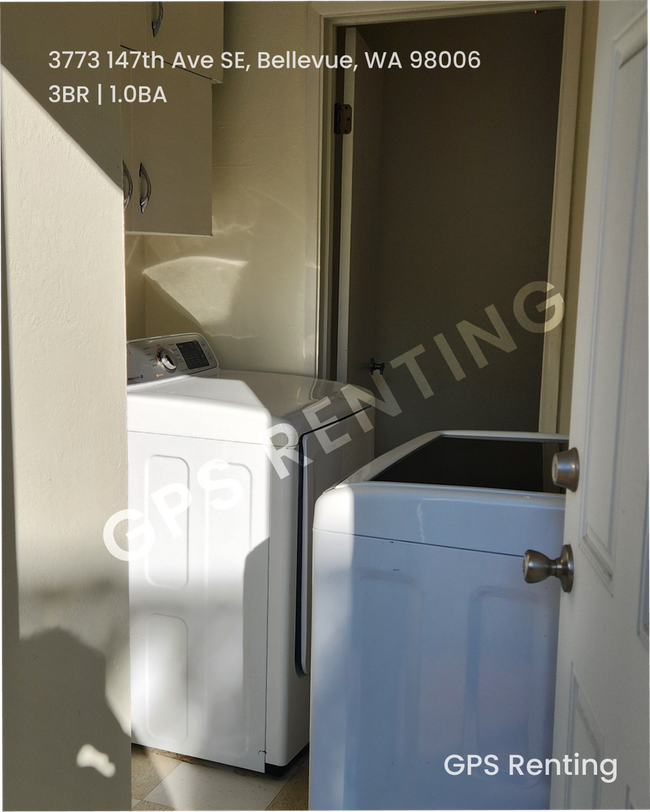 Building Photo - Convenient Location, Spacious Living & Top...