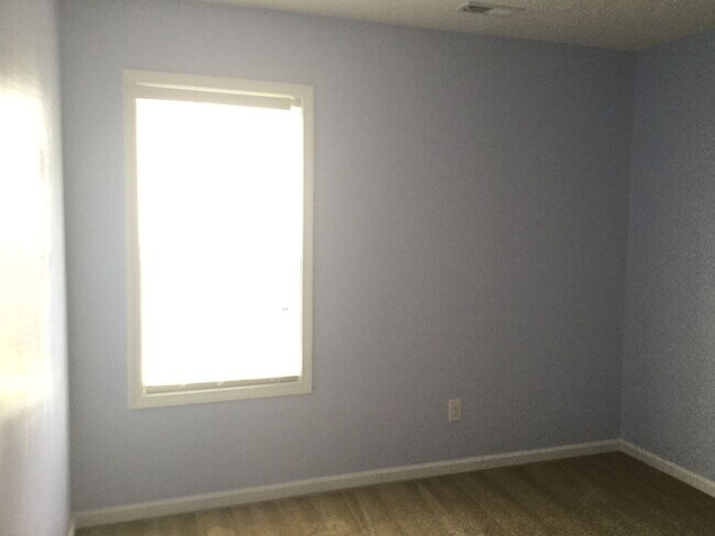 Building Photo - This beautiful home in New Bern