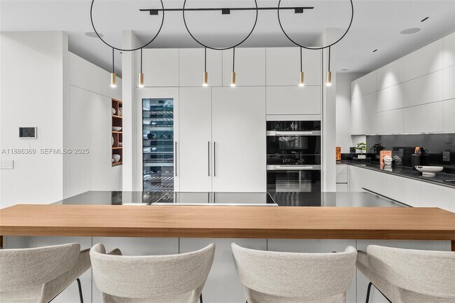 Building Photo - 3306 NE 16th St