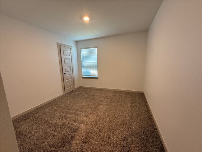 Building Photo - 59 Spring Ln