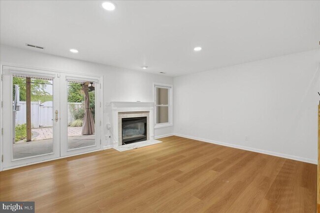 Building Photo - 10249 Winged Elm Cir