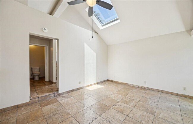 Building Photo - 1263 Pismo St