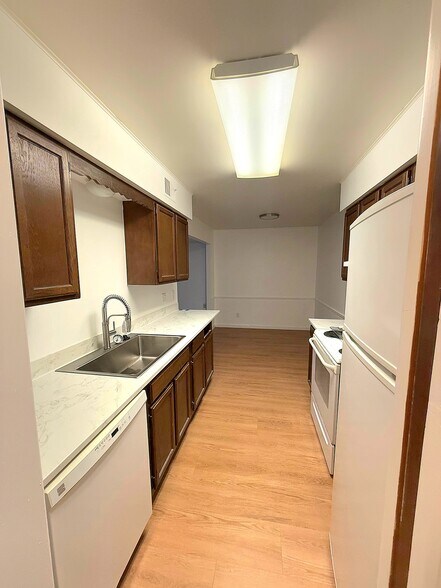 kitchen - 6150 Cobblers Dr