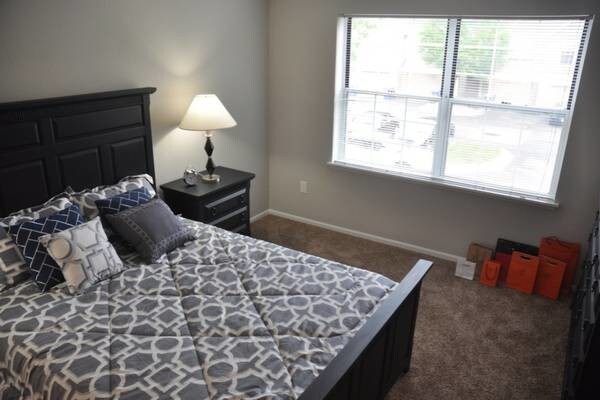 Building Photo - 2Br/2Ba Remodeled Townhome