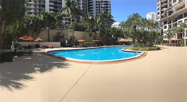 Building Photo - 540 Brickell Key Dr