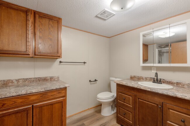 Building Photo - 37 C Riverside Ln