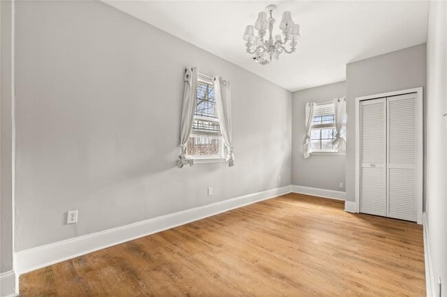 Building Photo - 66 Weyman Ave SW