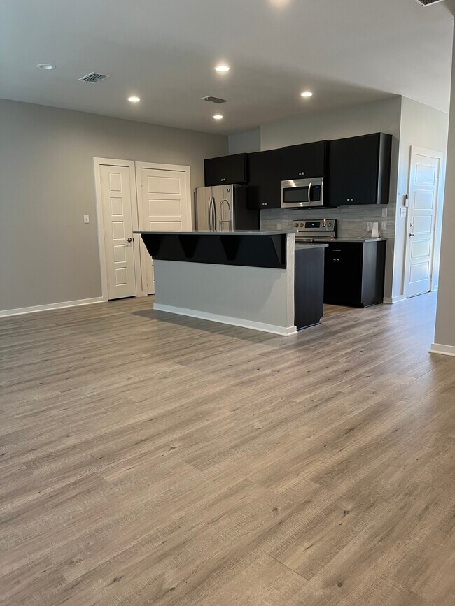 Building Photo - 10648 Brothers Ln