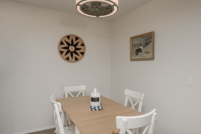 Building Photo - NEWLY REMODELED  FURNISHED BOTTOM FLOOR CONDO