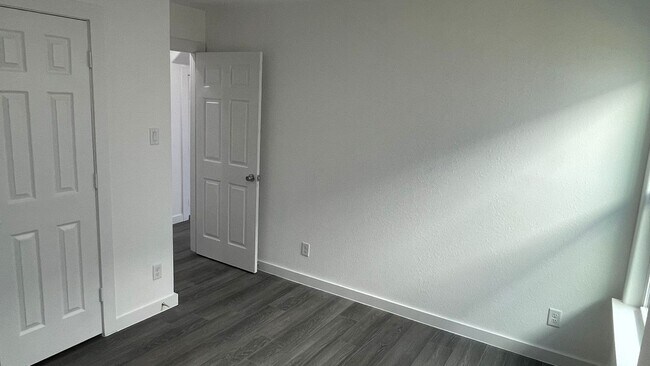 Building Photo - Beautiful house, perfect for families!!