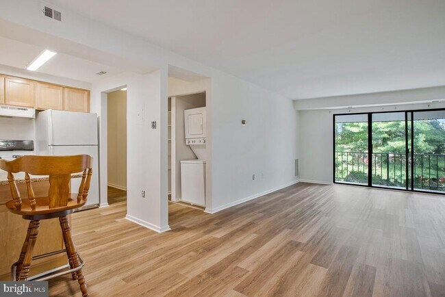 Building Photo - 2574 Riva Rd
