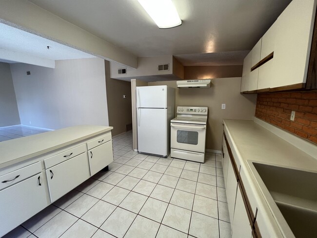 Building Photo - 1880 Caballero Way